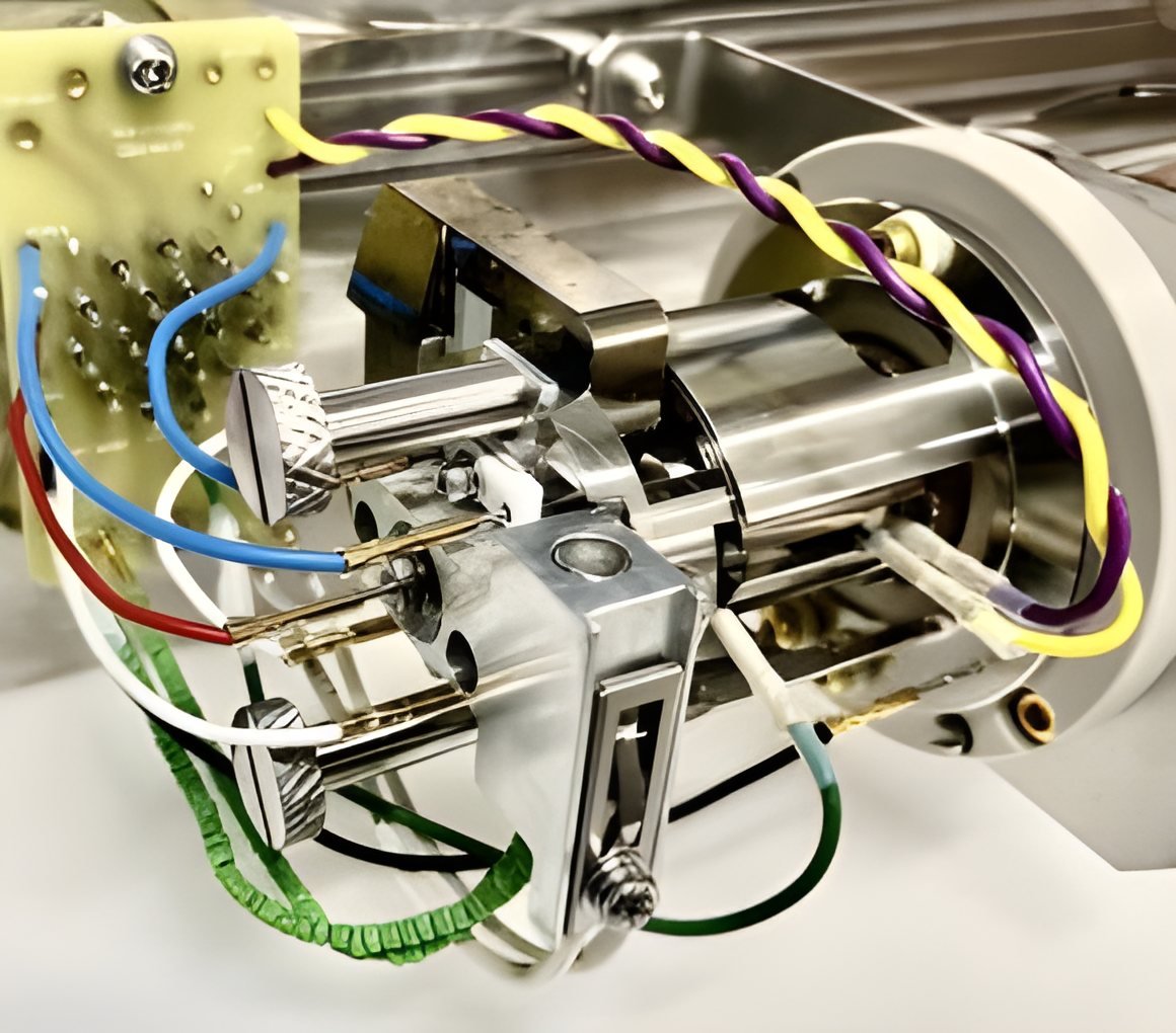 Inert ion source